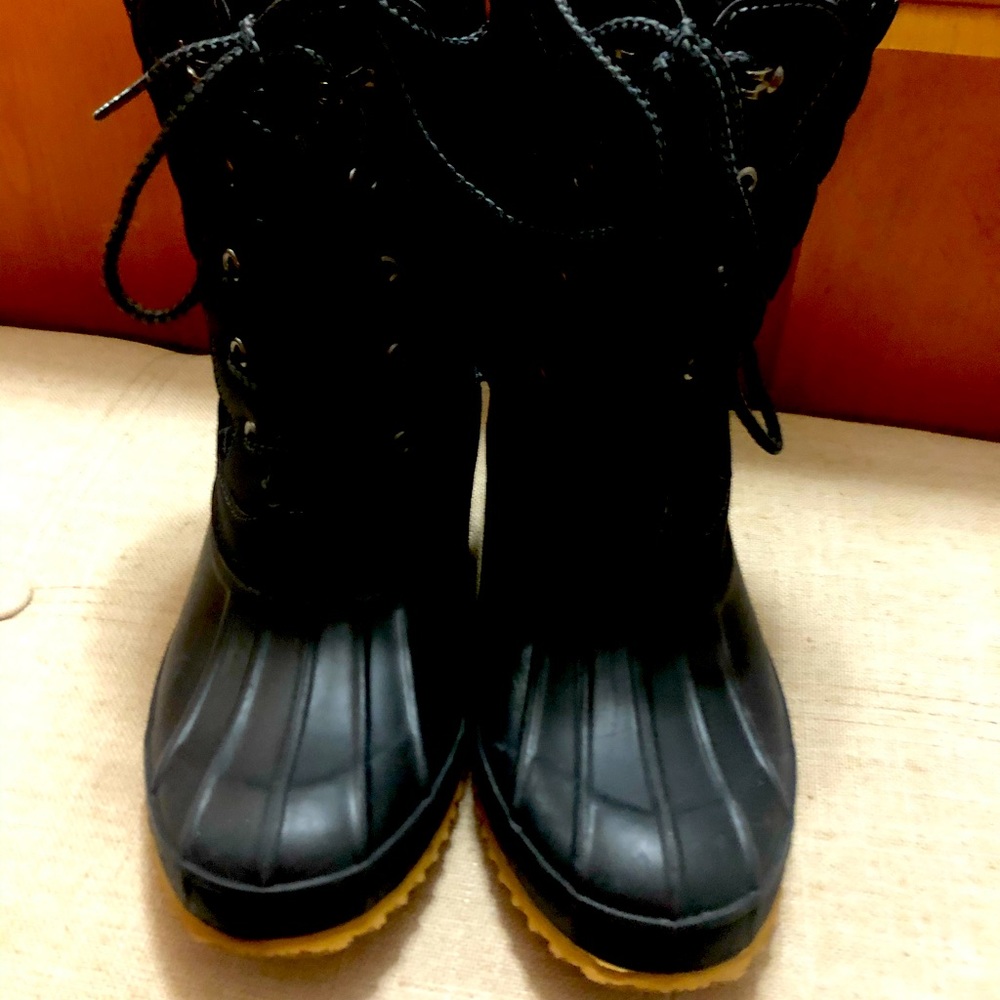 SNOW BOITS LADIES NEW worn only 1 time
